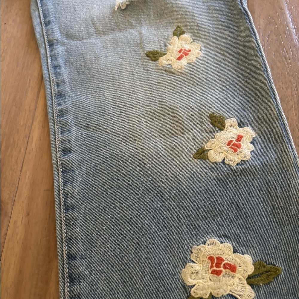 Chelsea and Violet floral distressed Jeans EUC